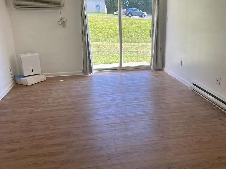 4 Deborah Ct #B — Photo 4