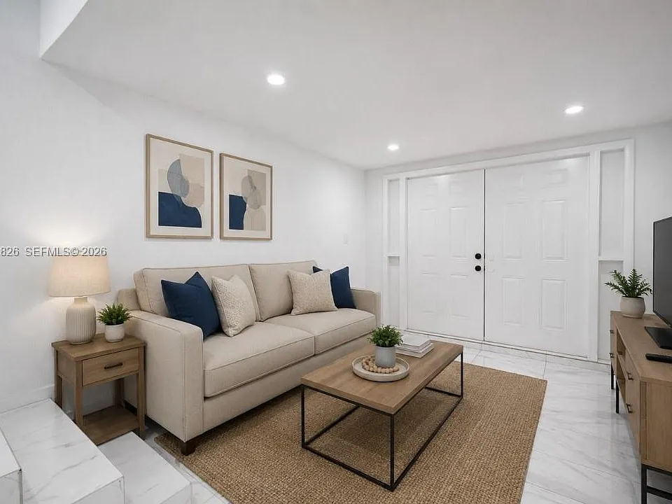 411 SW 34th Ave #2