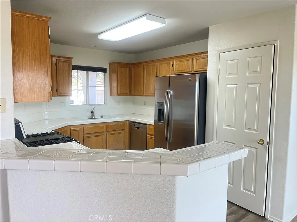 3 bed, 1342 sqft, $3,200 — Photo 4