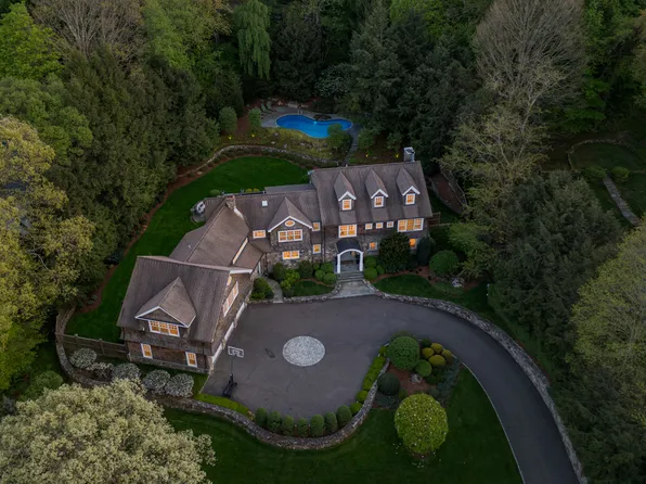 19 Pequot Trail, Westport, CT 06880