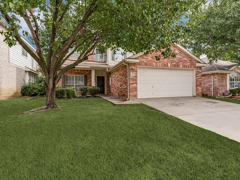 732 Fox Run Trl — Photo 1