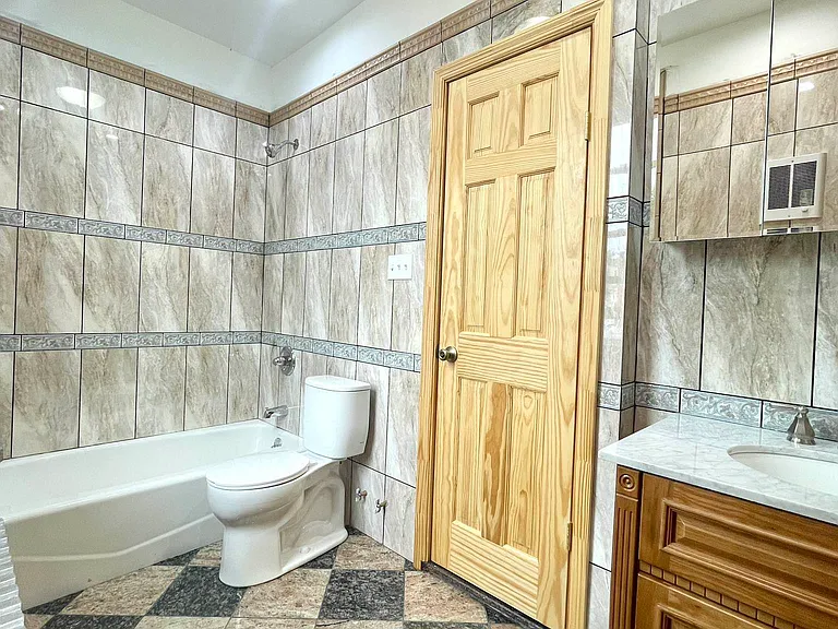 252 Devoe St #V — Photo 3