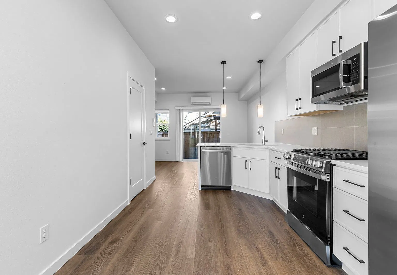 2 bed, 2.5 bath, 984 sqft, $2,795 — Photo 4