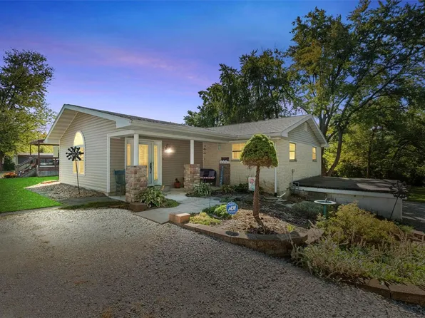 101 W Country Ln, Collinsville, IL 62234