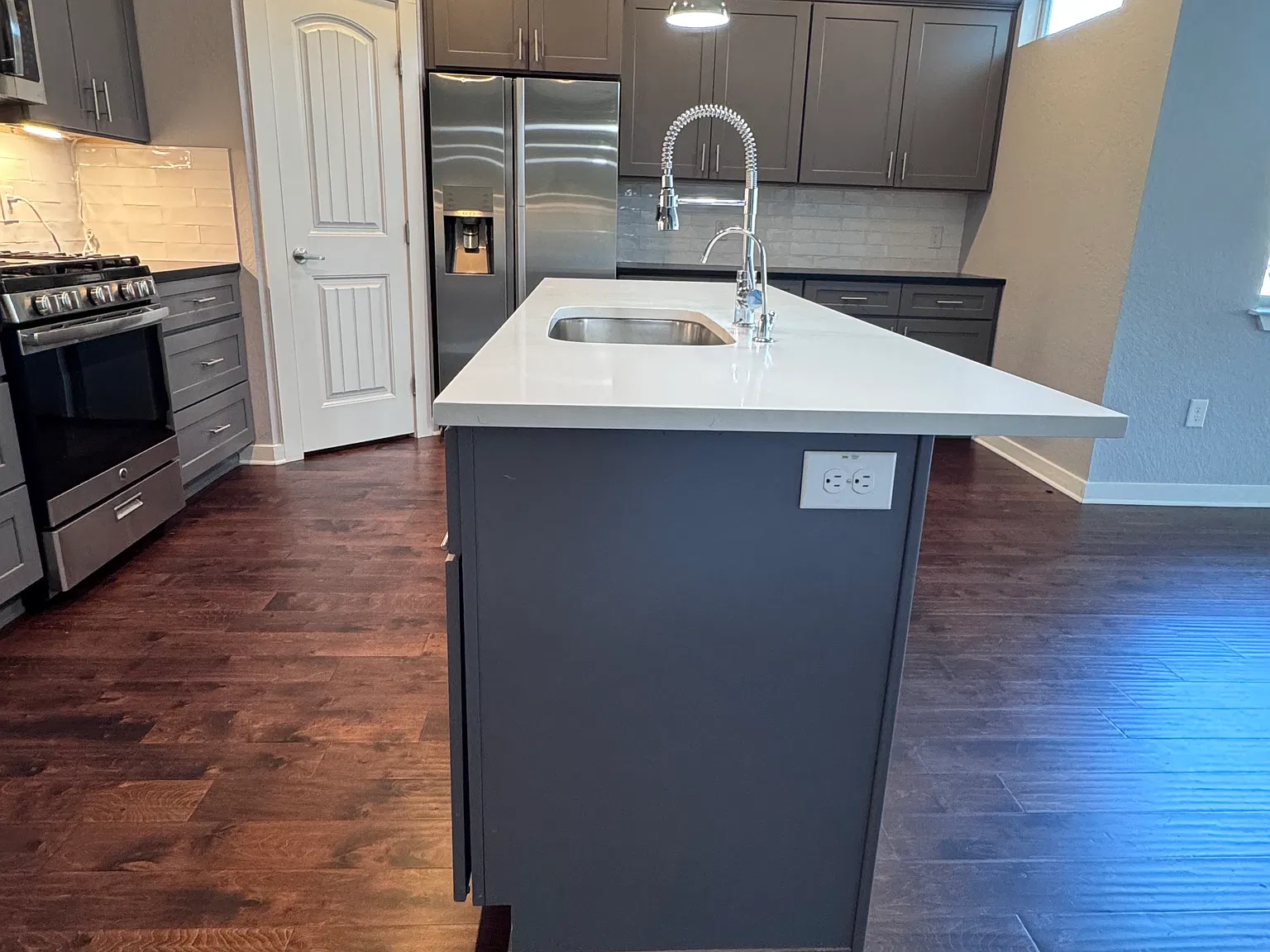 4 bed, 2101 sqft, $3,200 — Photo 4