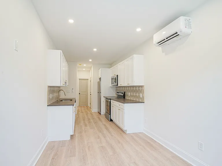 2028 Moore St #1 — Photo 2