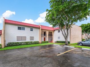 124 Lake Carol Dr, West Palm Beach, FL 33411