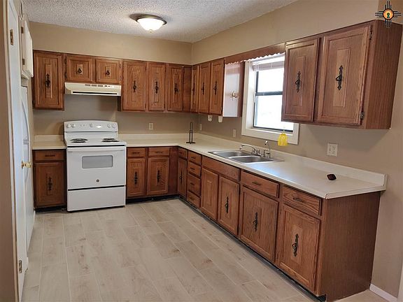 5th image of 302 N Oak St