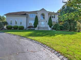 8 Martin Ct, Manalapan, NJ 07726