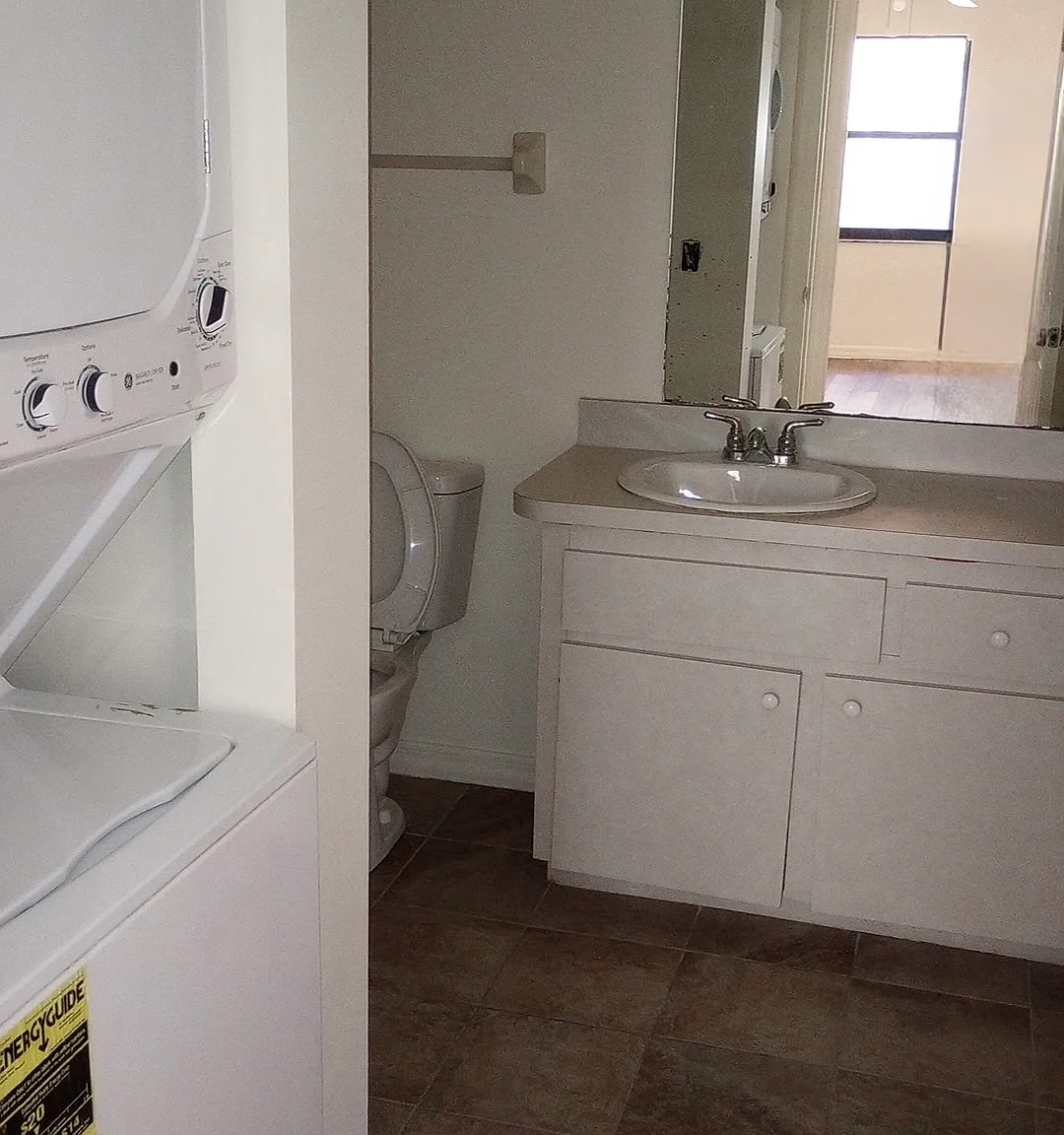1 bed, 900 sqft, $1,100 — Photo 2