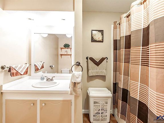 5th image of 28 Mary Hughes Cir