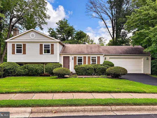 12704 Bradwell Rd, Herndon, VA 20171