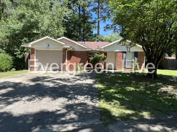 110 Barrow Ct, Raeford, NC 28376