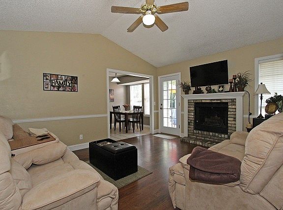 Spacious living has vaulted ceiling