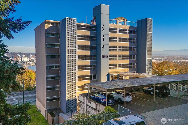 3rd image of 235 Broadway #520