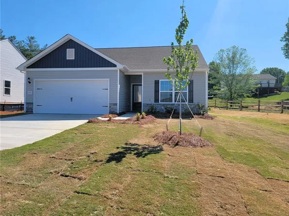 132 Tail Star Ct, King, NC 27021