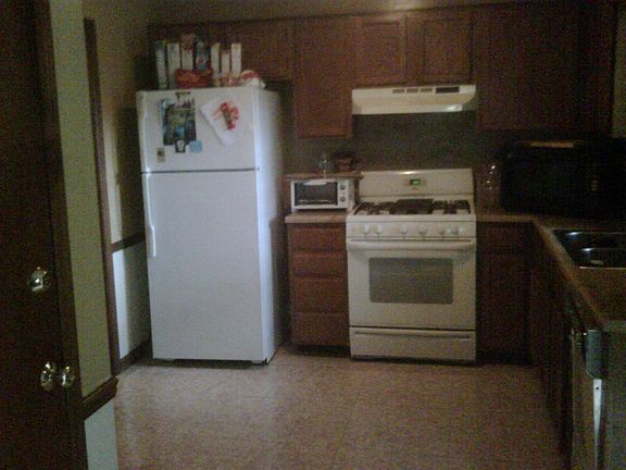 Kitchen (stove & refrigerator) included with rental