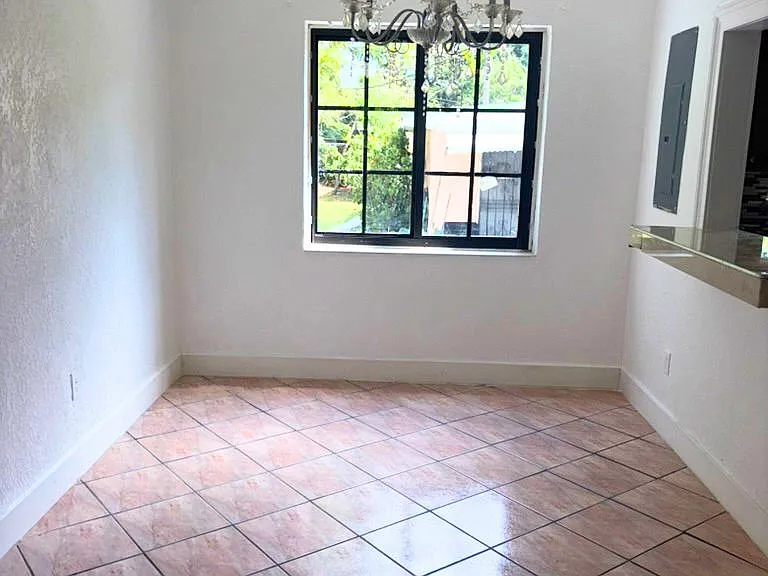 544 NE 75th St — Photo 5