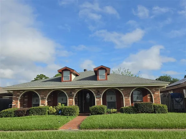 9751 Andover Dr, New Orleans, LA 70127