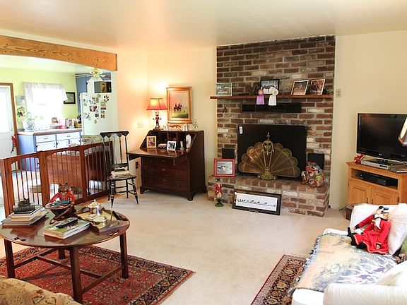 Spacious living room