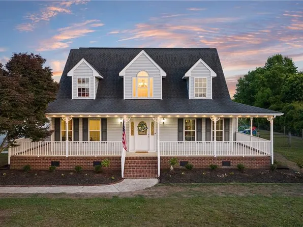 509 Ballahack Rd, Chesapeake, VA 23322