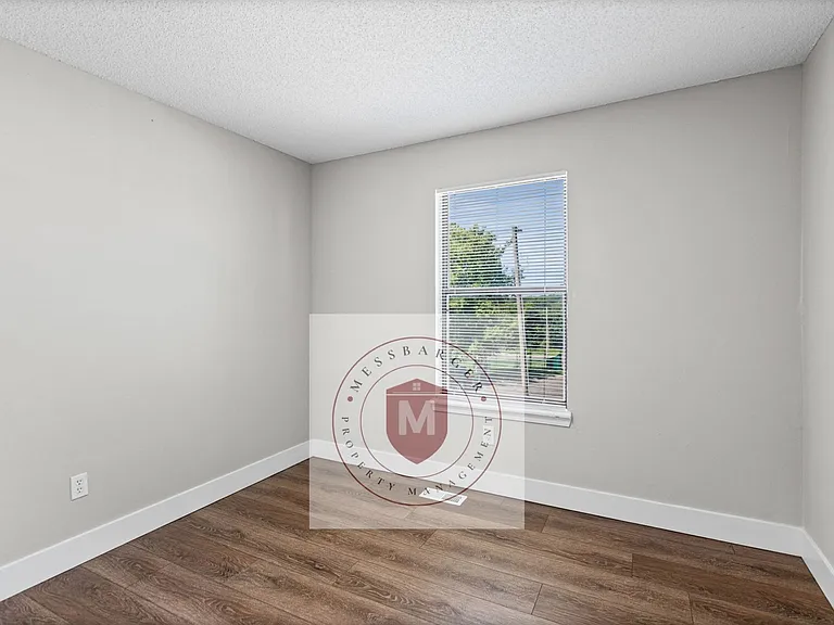 425 Castle Dr — Photo 10