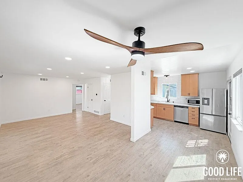 3 bed, 2.0 bath, 1111 sqft, $4,000 — Photo 4