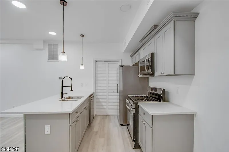 2 bed, 2.0 bath, $2,300 — Photo 3