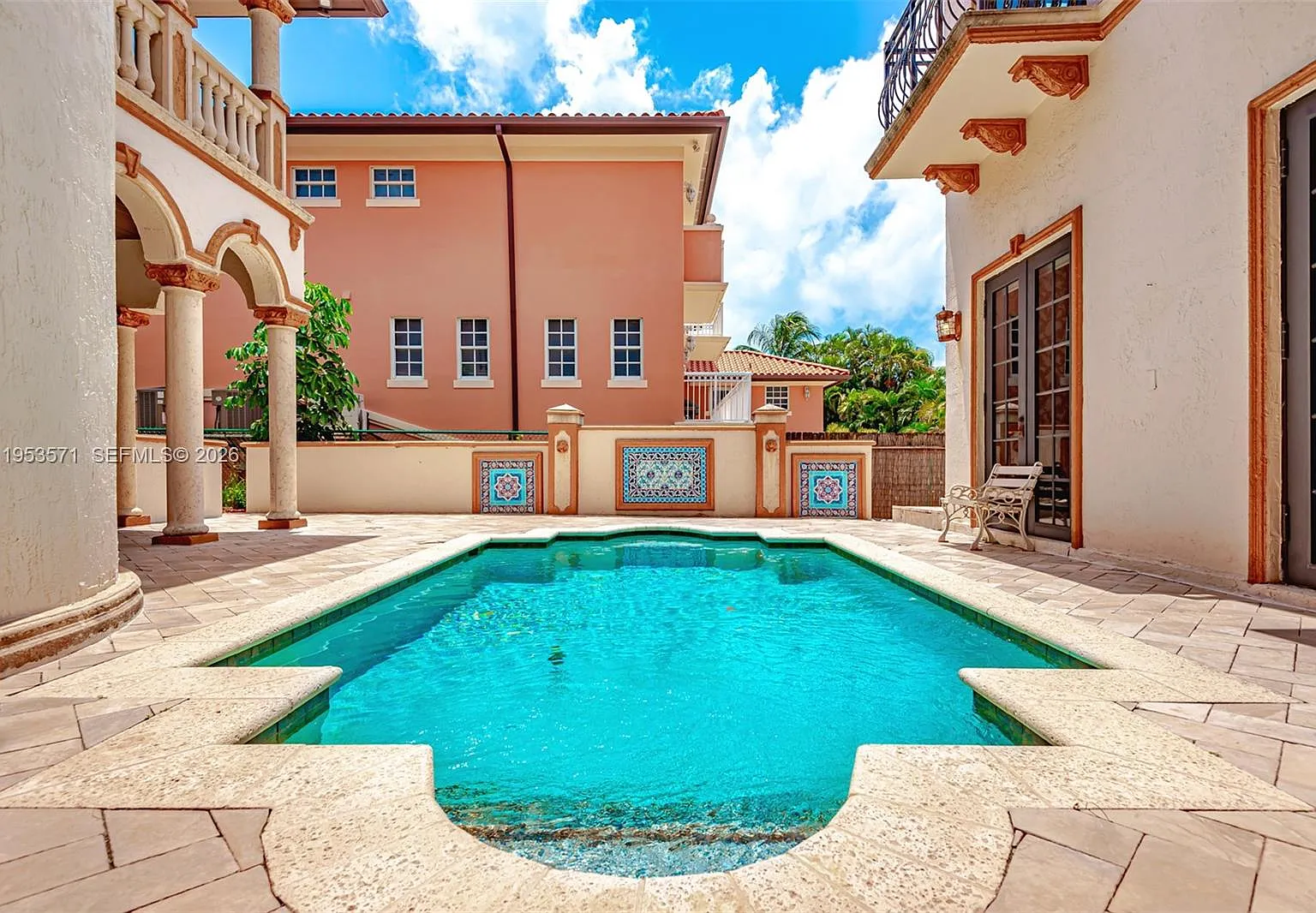 6 bed, 4.5 bath, 4711 sqft, $15,000 — Photo 3