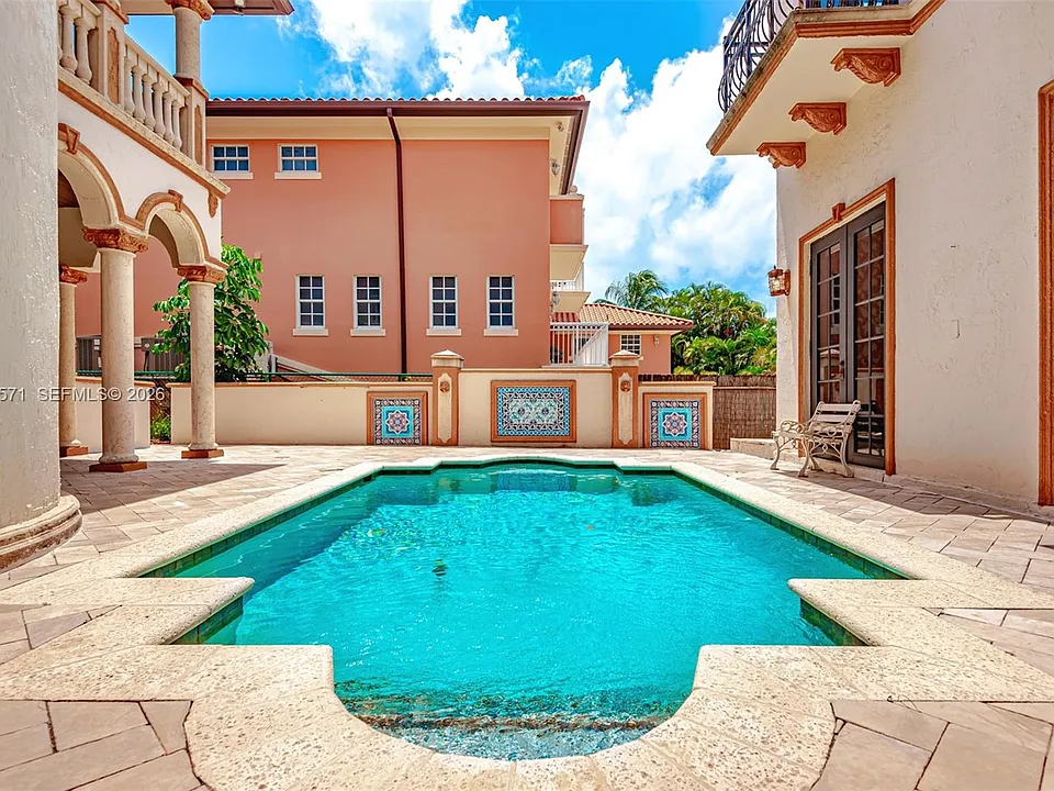 674 Ocean Blvd