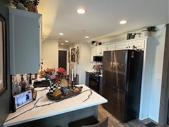 4th image of 430 Valley Rd