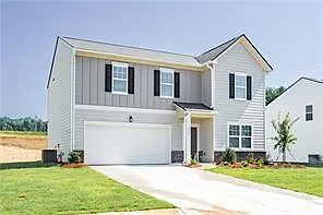 4 bed, 2.5 bath, 2610 sqft, $2,100 — Photo 3