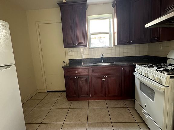 4th image of 1115 S Clifton St