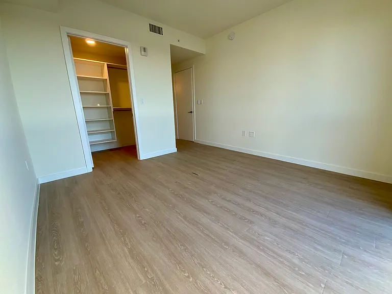 2565 NE 190th St #3 — Photo 17