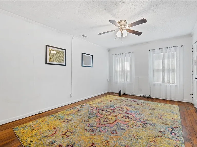 1306 E 53rd St — Photo 3