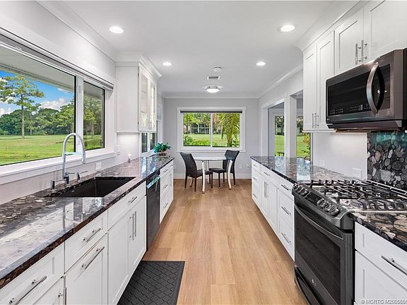 5th image of 5203 SE Club Way