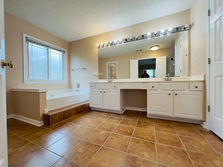 4208 Pentworth Ln NW — Photo 18