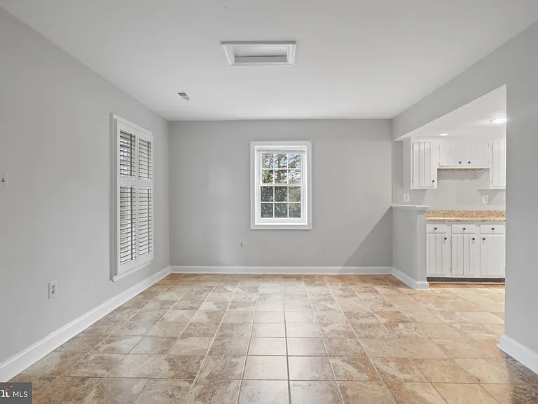 101 Roberts Ct — Photo 31