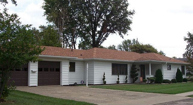 105 S. Jackson, Oblong