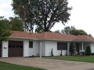 105 S Jackson St, Oblong, IL 62449