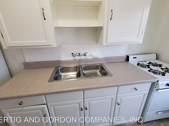 4th image of 1559 N Hill Ave #21