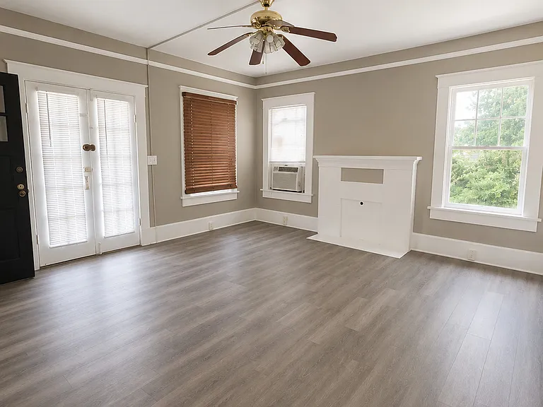 1049 Birch St — Photo 2