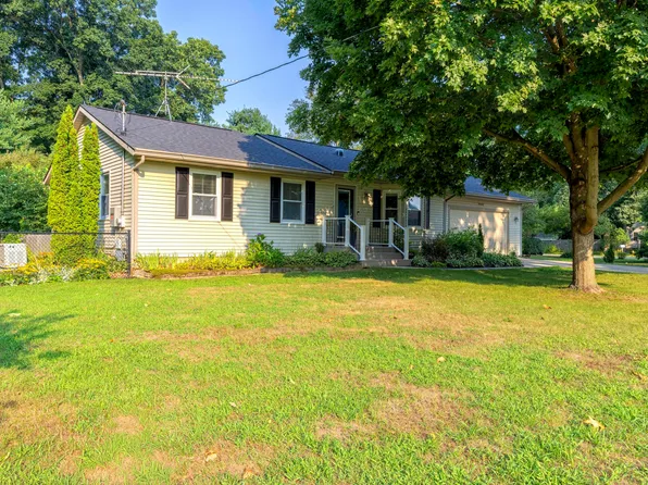 10616 Woodlawn Dr, Portage, MI 49002