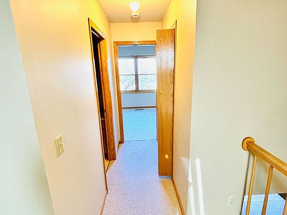 5th image of 2179 Woodlynn Ave E