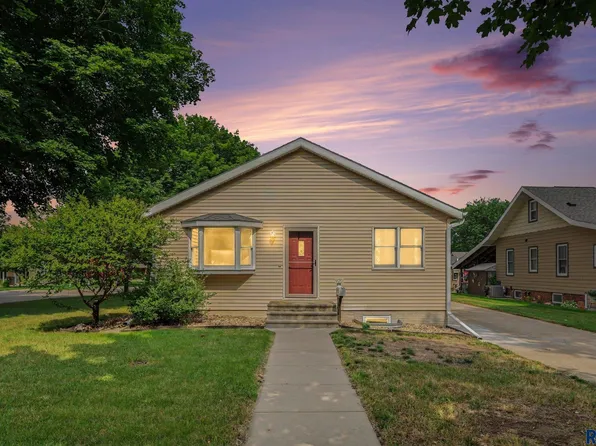 920 N Spring St, Luverne, MN 56156