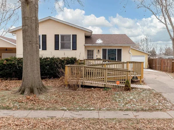3353 W Columbia Ave, Davenport, IA 52804
