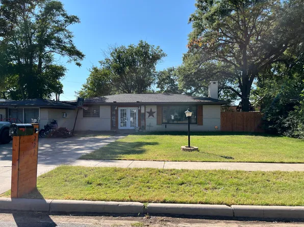 221 W Crestway St, Plainview, TX 79072