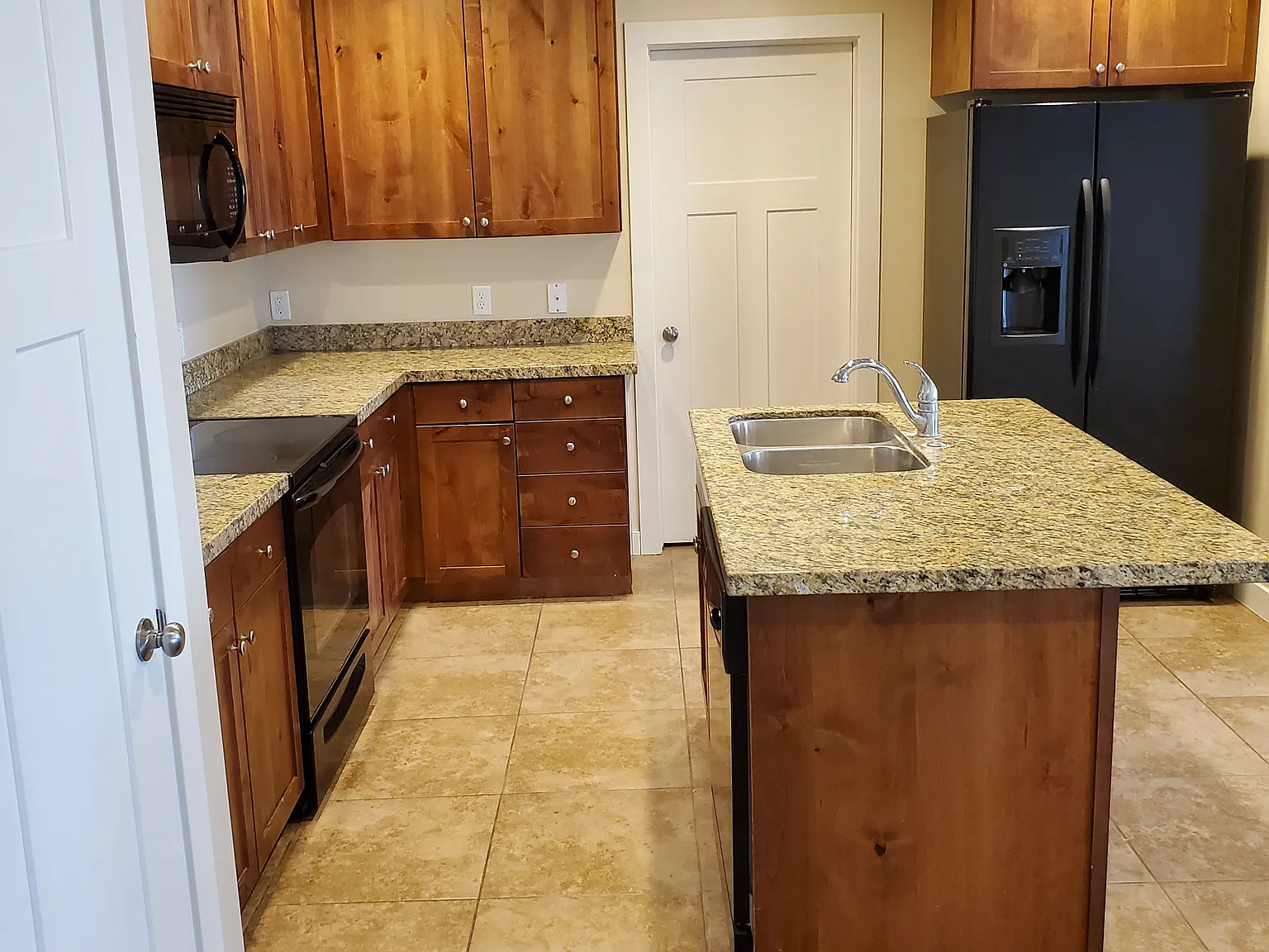 2 bed, 1118 sqft, $1,600 — Photo 3