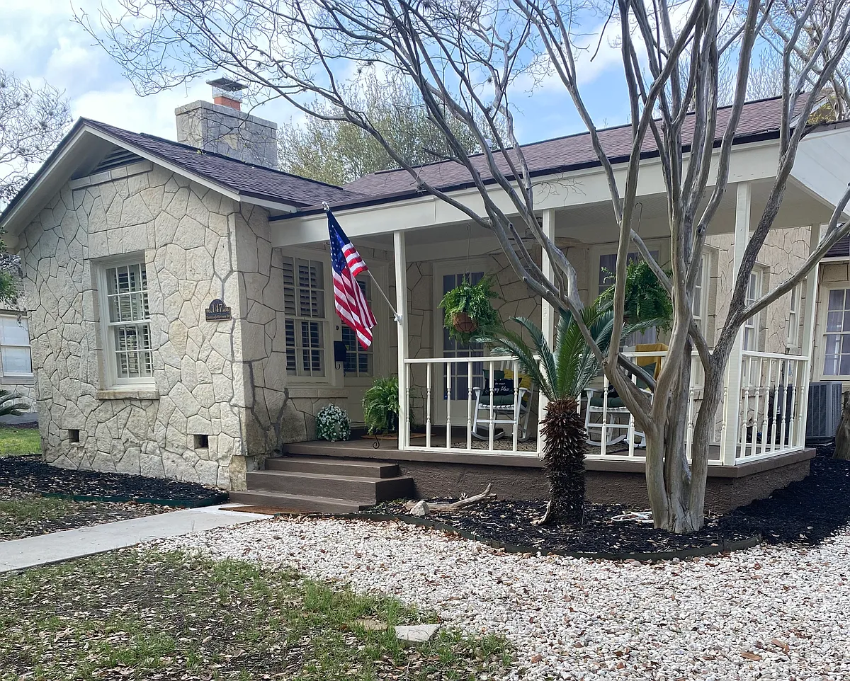 Building Photo - 147 Thomas Jefferson Dr