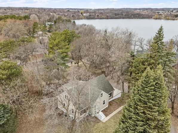 8508 Waters Edge Dr, Chanhassen, MN 55317